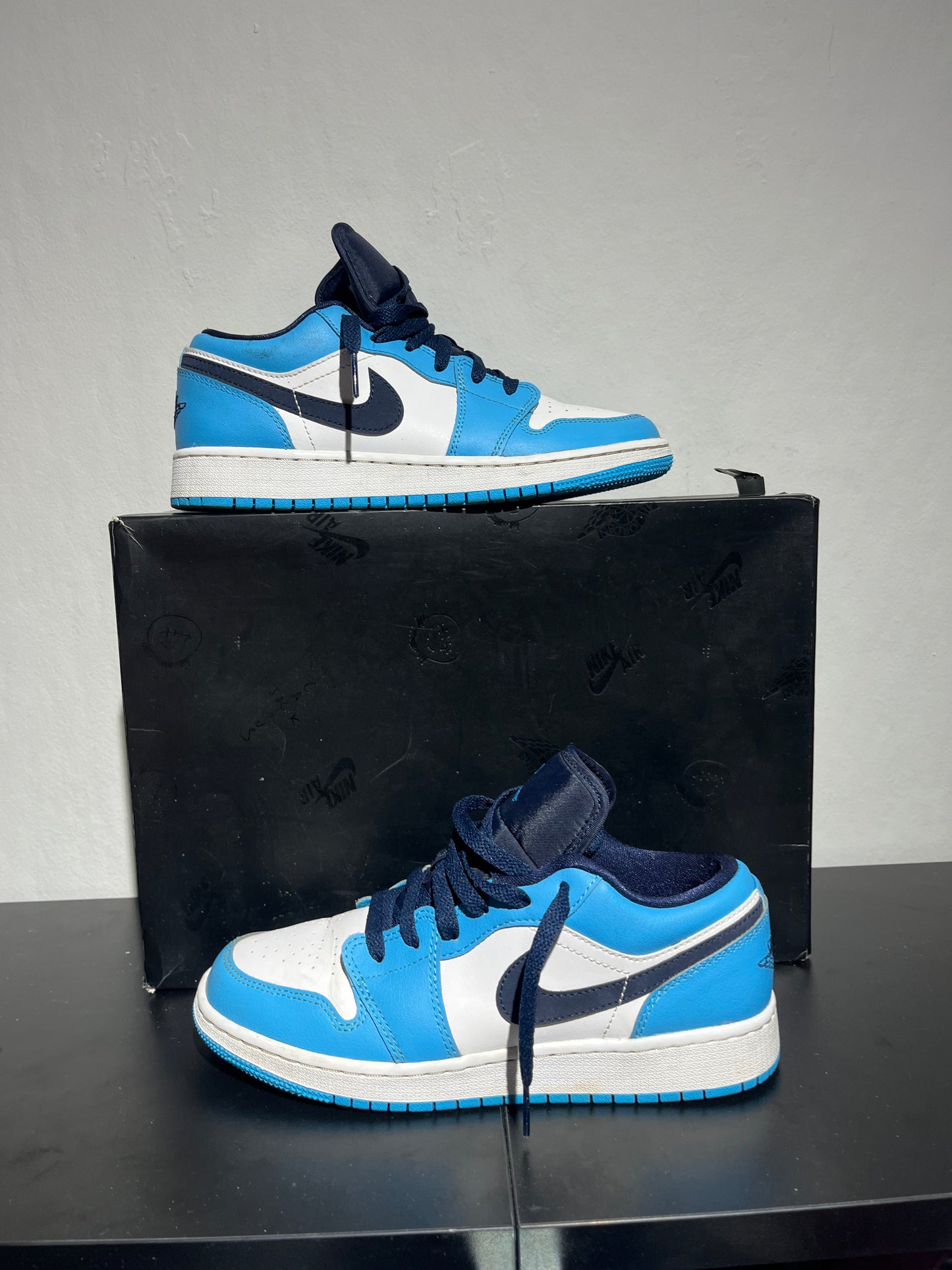 NIKE Air Jordan 1 Low UNC University Bleu - 38,5