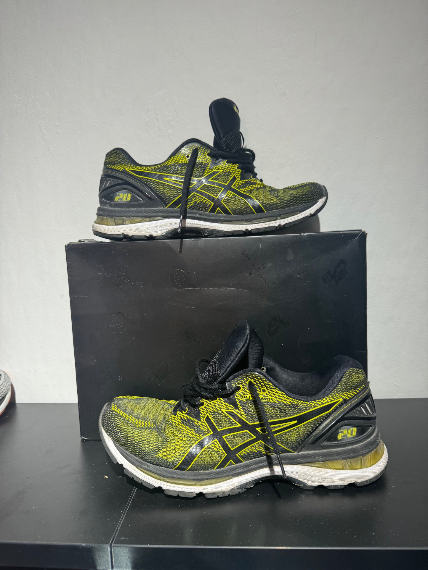 ASICS Limited Edition: Gel-Nimbus PLATINUM - 44