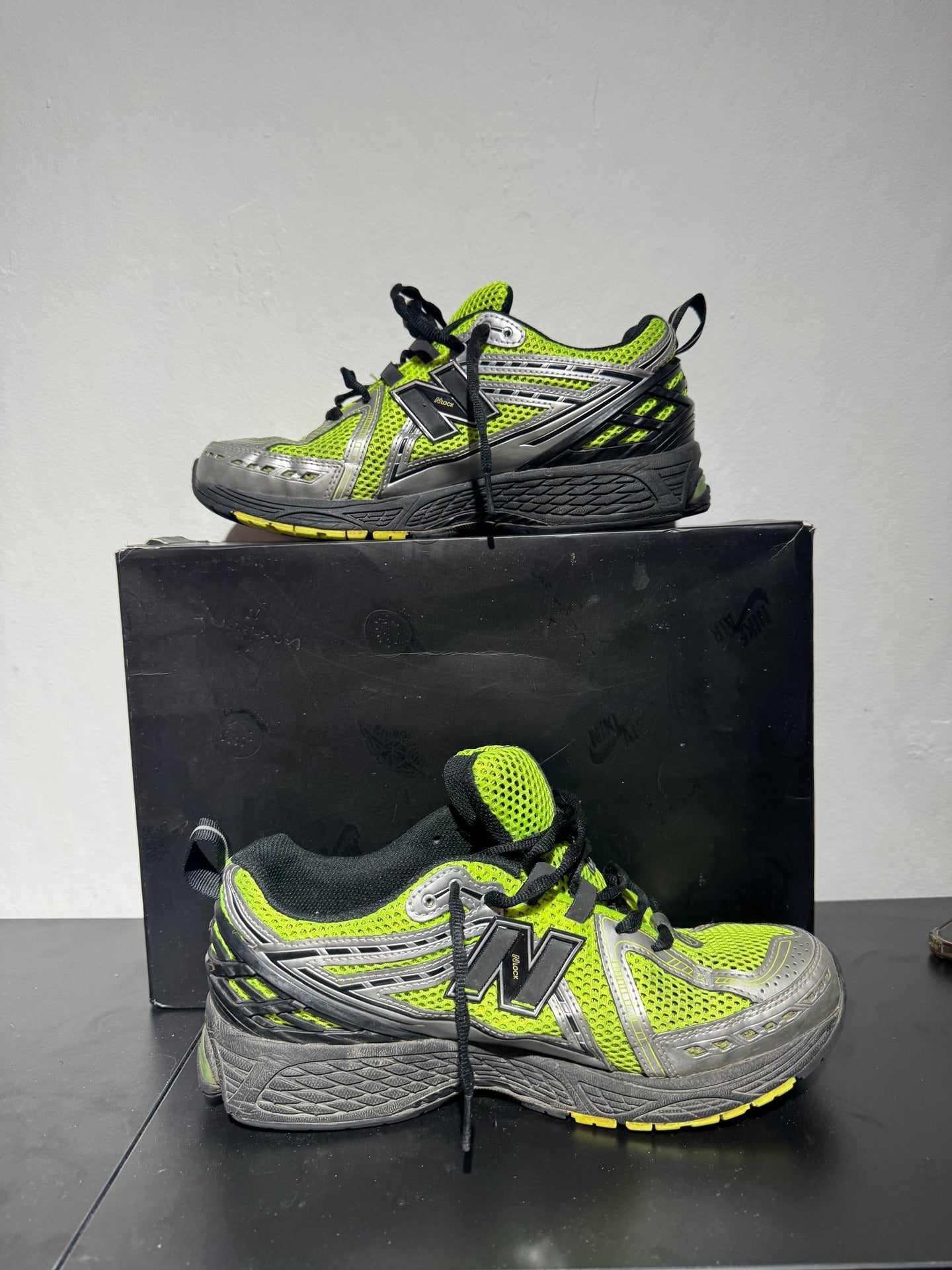 NEW BALANCE 1906R „Volt / Schwarz“ – 42