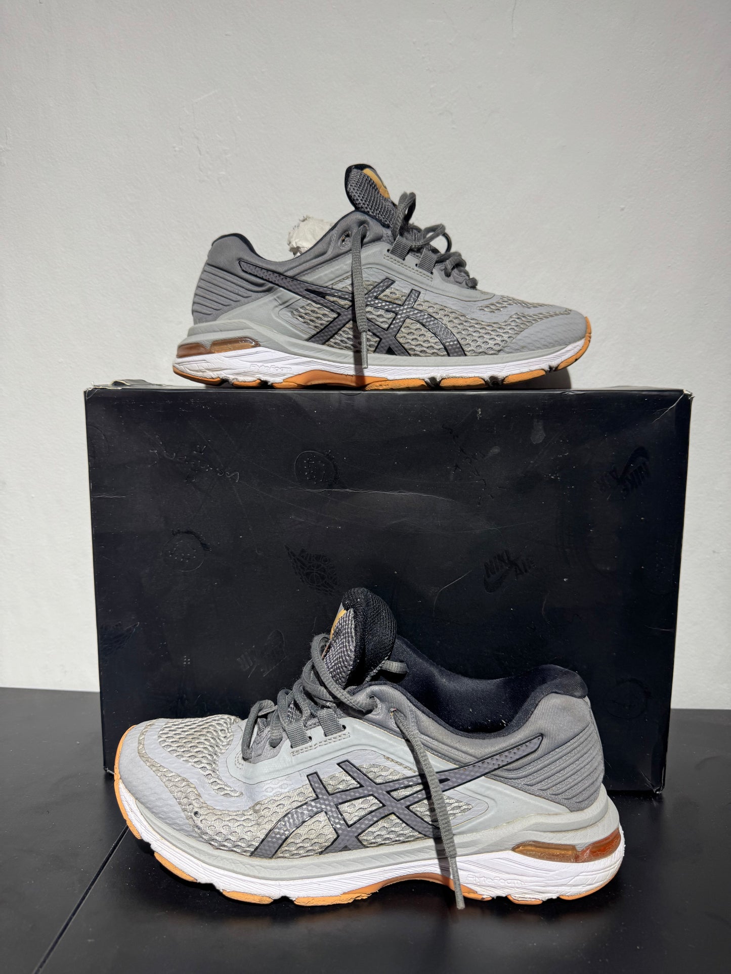 ASICS GT-2000 Grau/Orange - 39,5