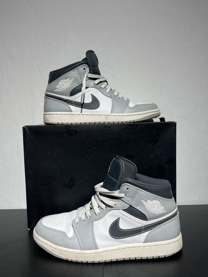 NIKE Air Jordan 1 Grau/Weiß - Größe 44